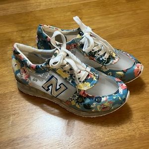 Cute Floral Fabric Mesh Lace Up Sneakers Blue and White